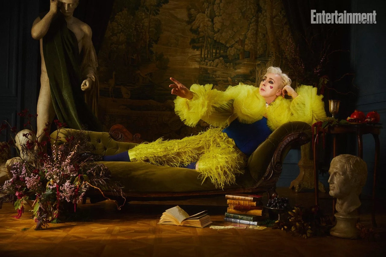 Celebrities tragen DAWID TOMASZEWSKI: Schauspieler Alan Cumming für ein Editorial in DAWID TOMASZEWSKI Couture. Berliner Mode von Modedesigner und Couturier Dawid Tomaszewski.