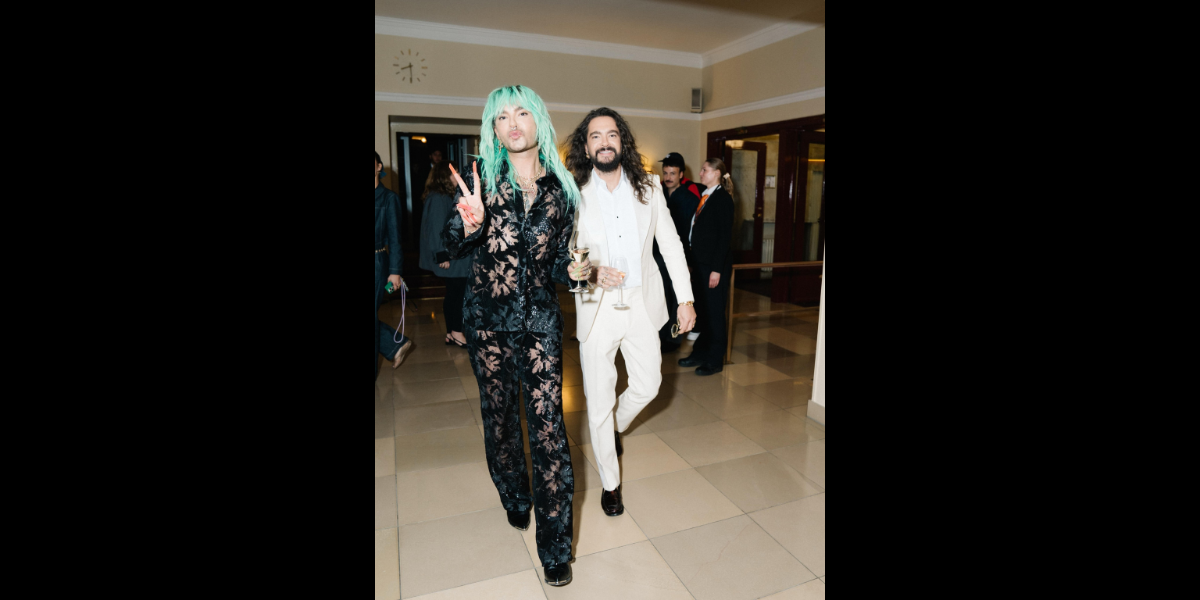 Celebrities tragen DAWID TOMASZEWSKI: Sänger Bill Kaulitz von Tokio Hotel in DAWID TOMASZEWSKI Couture. Berliner Mode von Modedesigner und Couturier Dawid Tomaszewski.