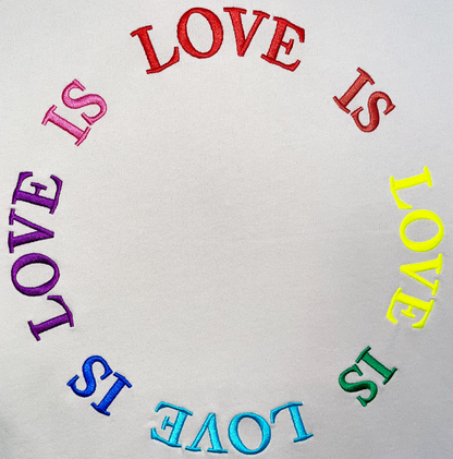 DAWID TOMASZEWSKI Hoodie "Love is Love" - Eggshell - Detail Stickerei 
