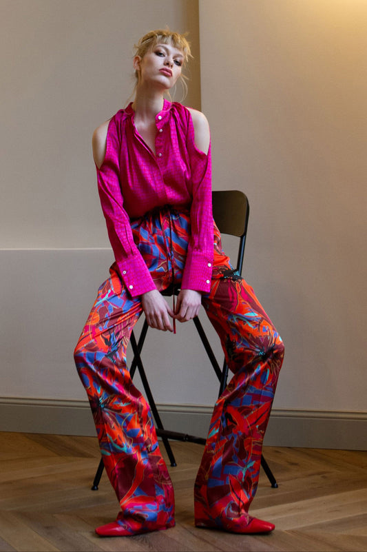 DAWID TOMASZEWSKI Hose Parallel Lines Silkline Terracotta Flowers Mix On Model